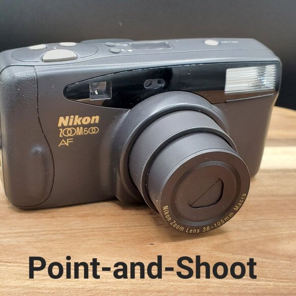 Nikon Zoom 500 AF 35mm Point-and-Shoot Film Case and Camera - Picture 2 of 8